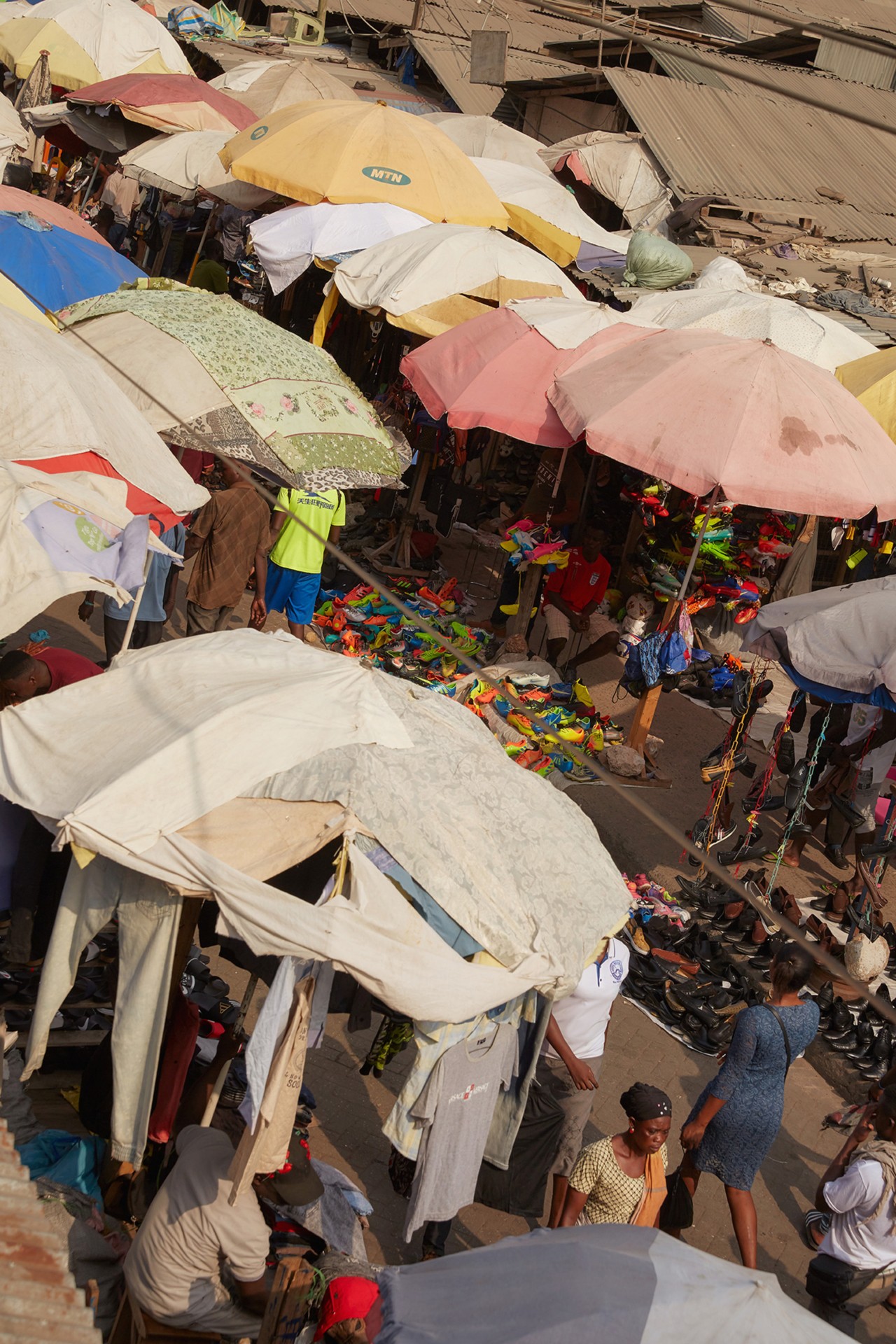 Retailers and customers in Kantamanto market in Accra Ghana by Charlie Engman