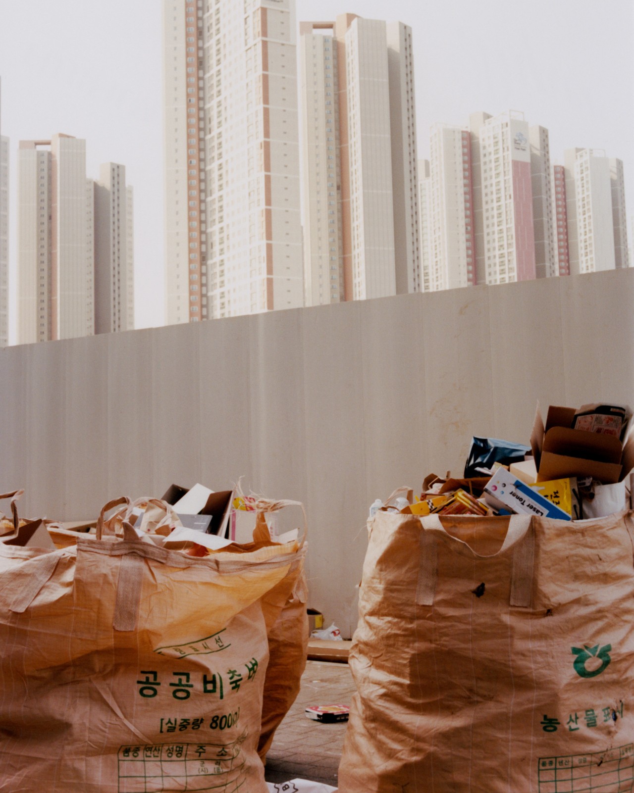 Recycling bags in South Korea by Olgaç Bolzap