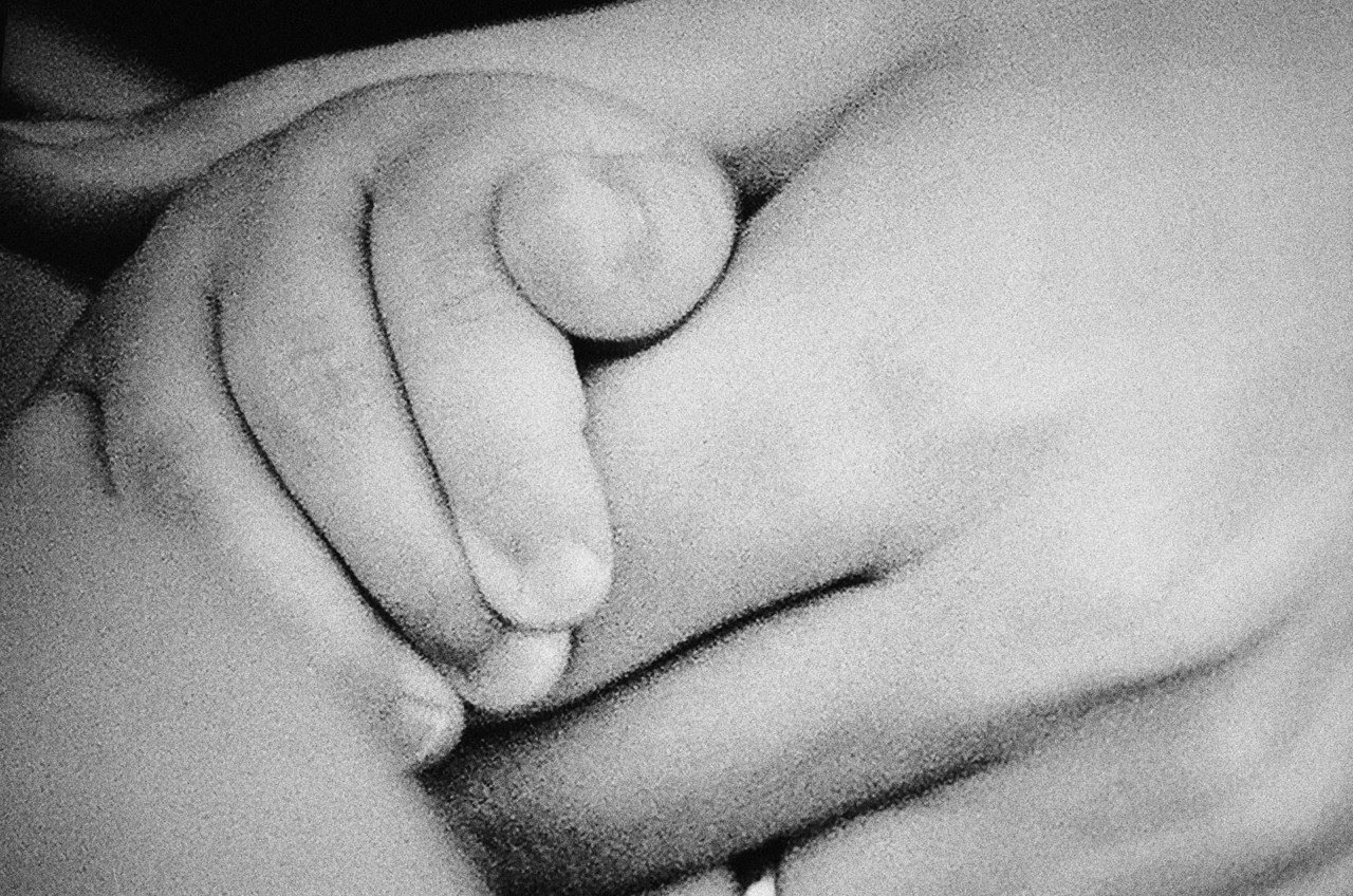 Holding hands by Alexandra Leese