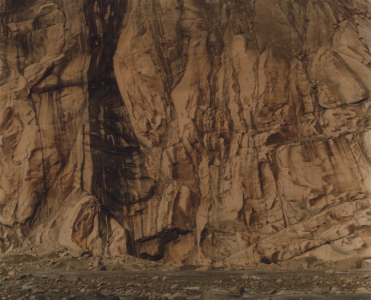 Rock wall by Théo de Gueltzl