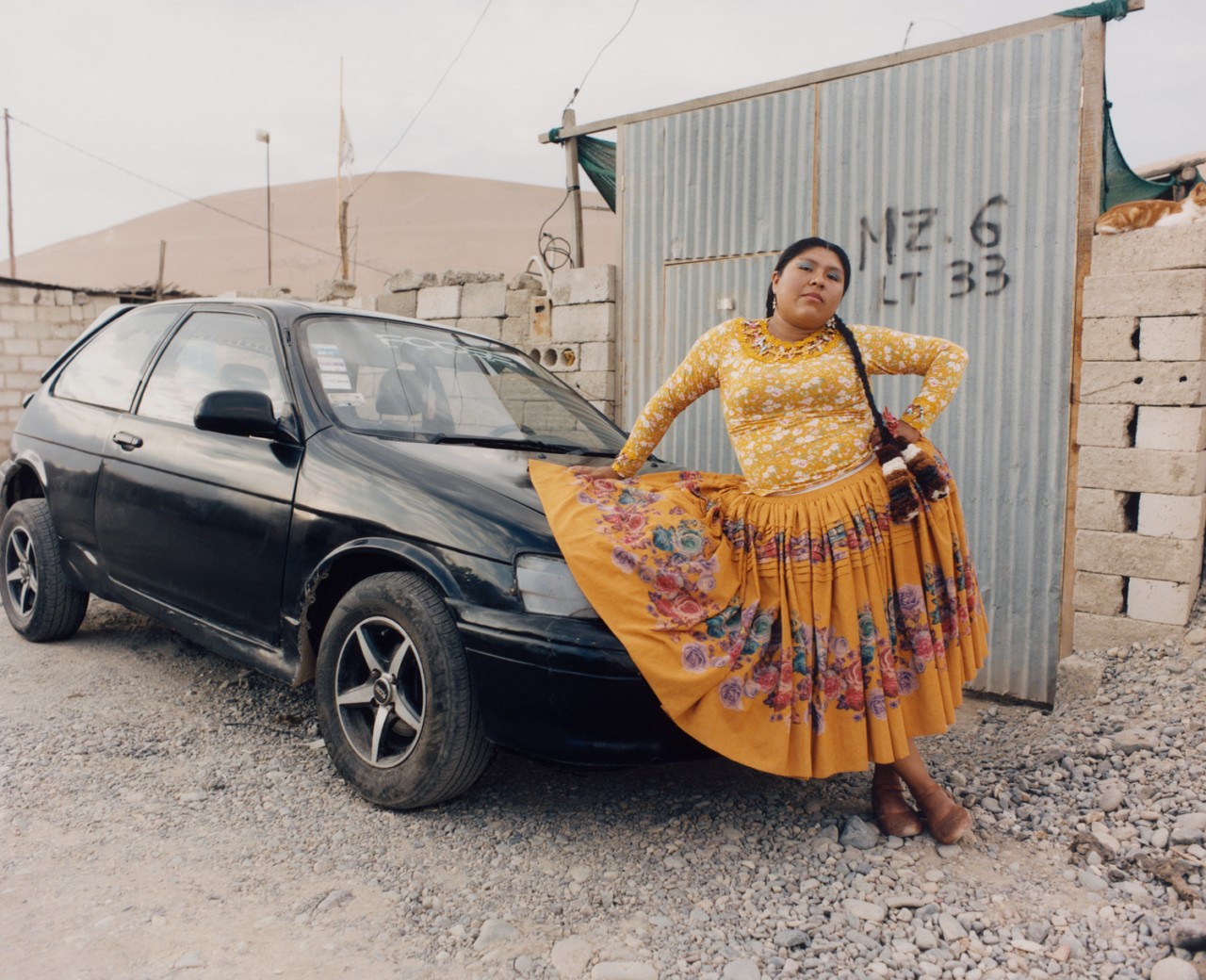 Lourdes Gutiérrez wearing yellow polleras.