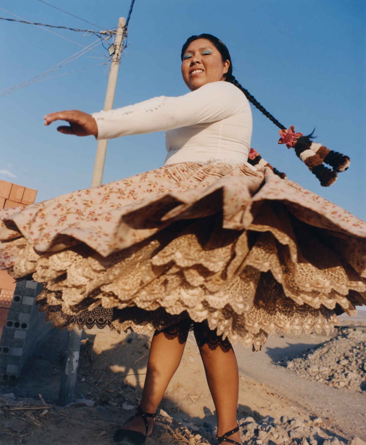 Lourdes Gutiérrez dancing, wearing floral polleras.