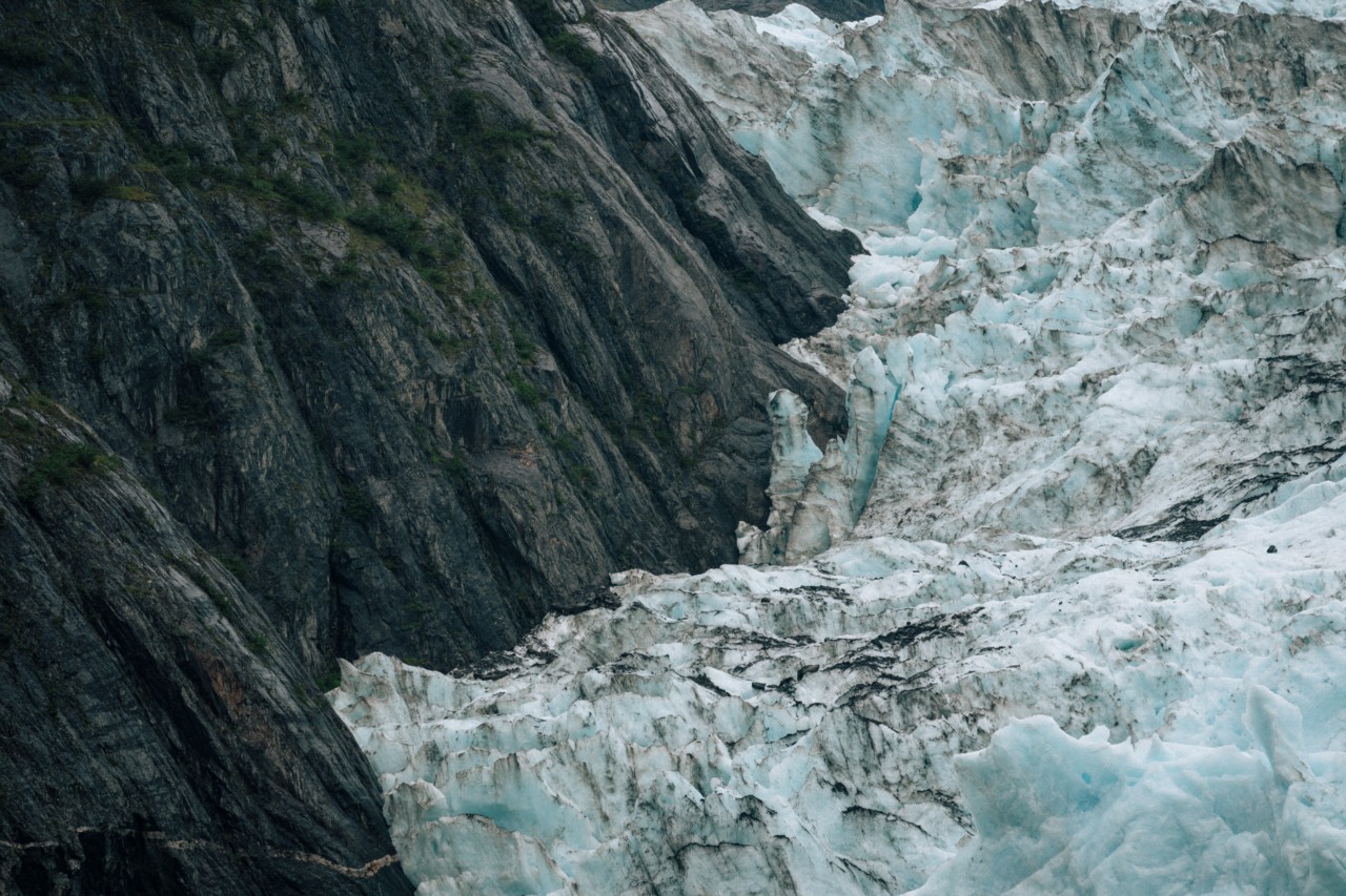Icy blue and dark brown mountains meet in the middle.