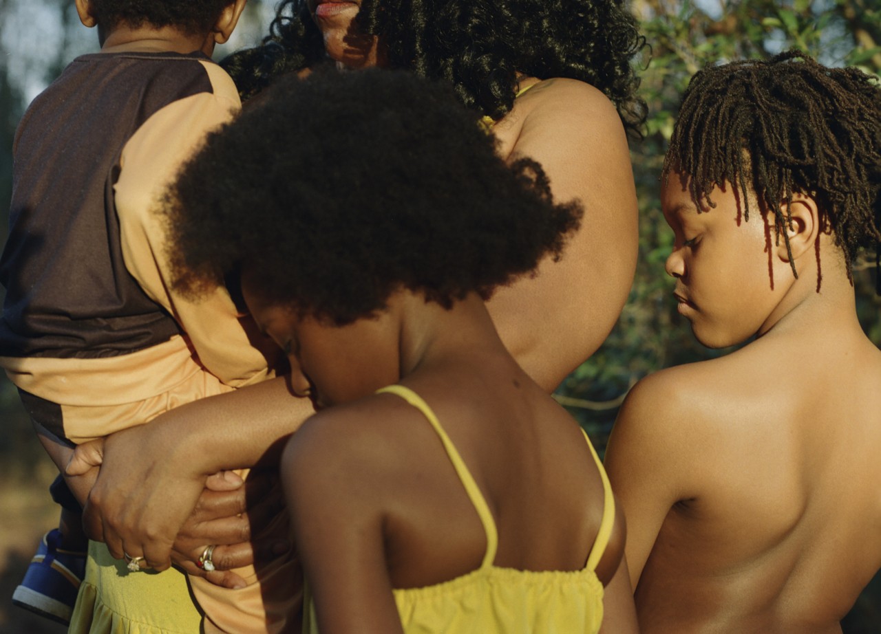 Image of a mother with children.