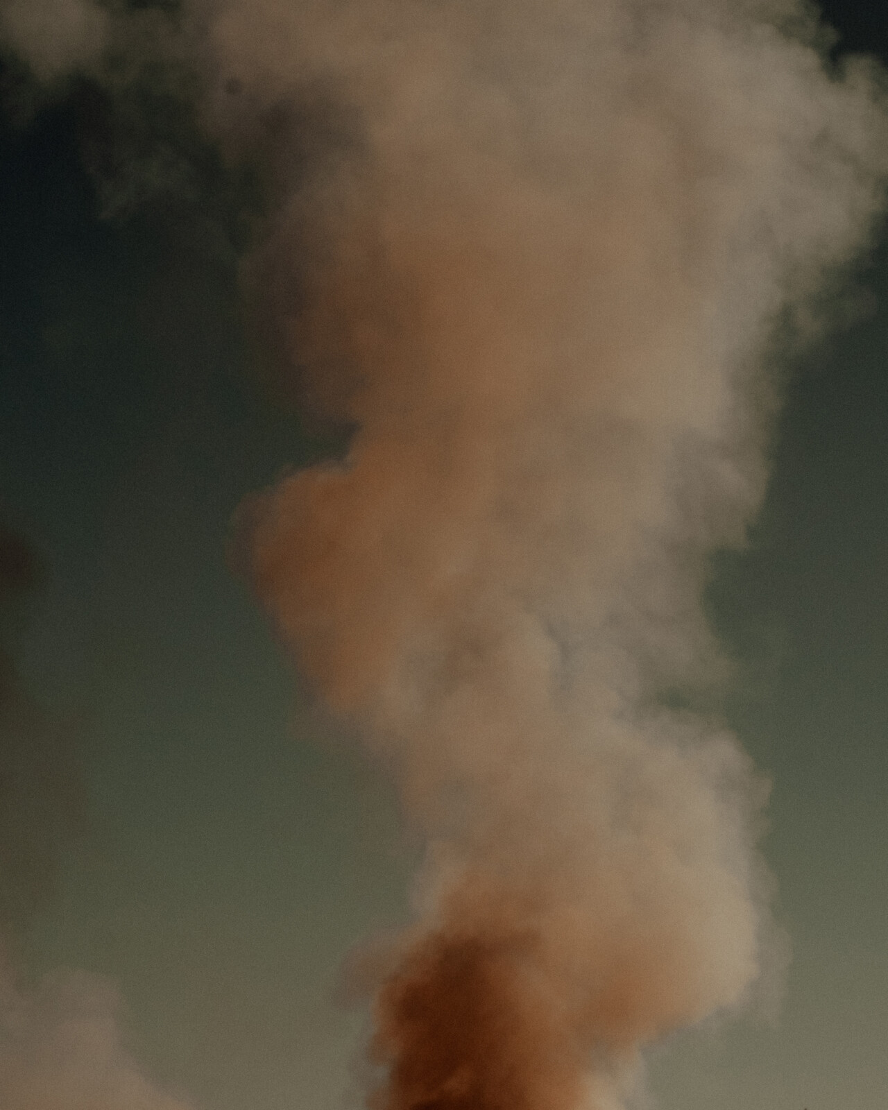A cloud of smoke.
