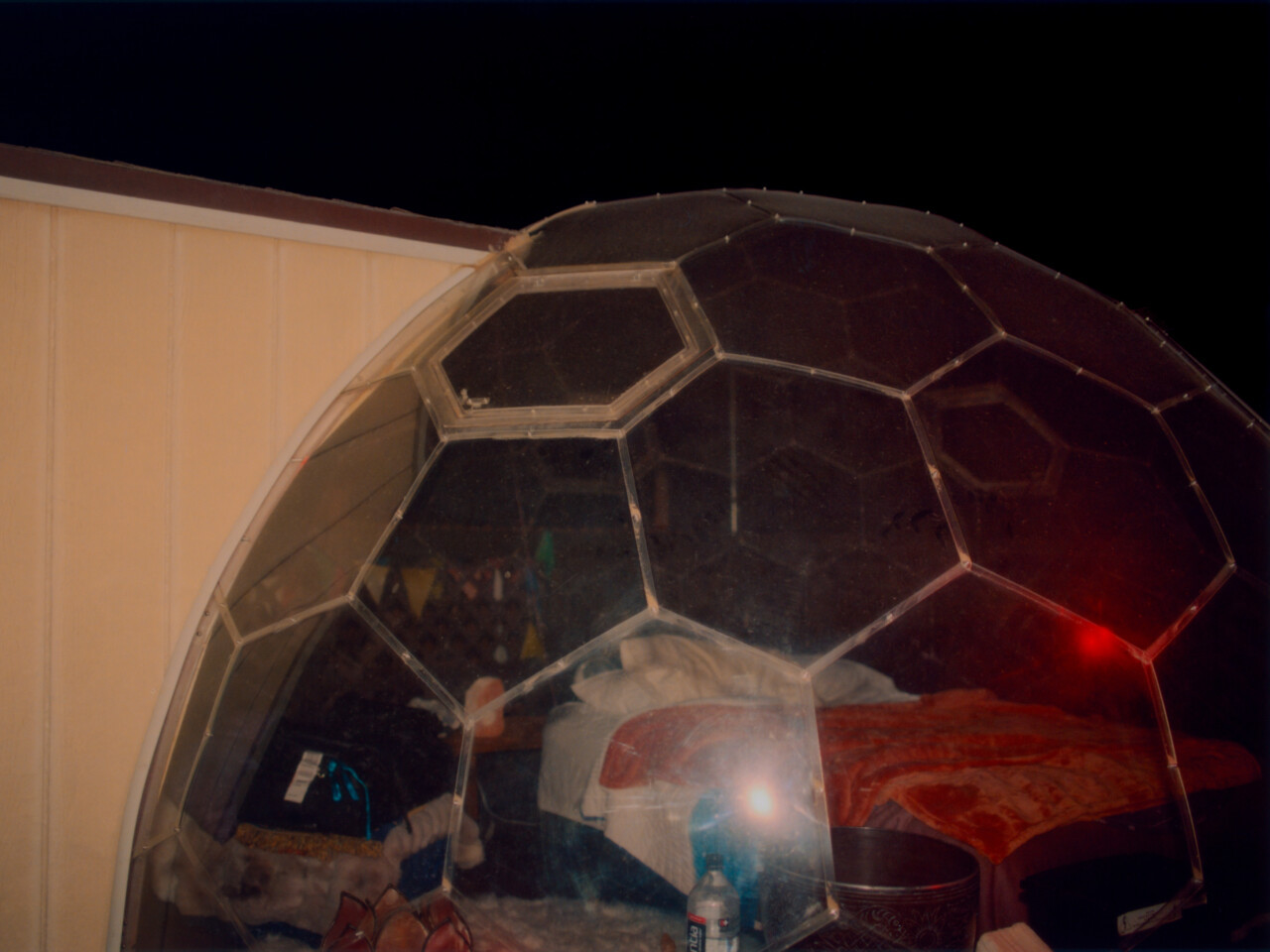 An alien-inspired Airbnb in Sedona, AZ offers visitors an immersive stay inspired by the town's association with UFO sightings.